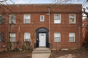 Exterior - Located in the heart of SE Washington, DC. Perfect for both short /long stays. (Washington)