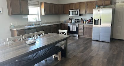 Charming 2-bedroom Shouse with WiFi, AC in lovely Allen