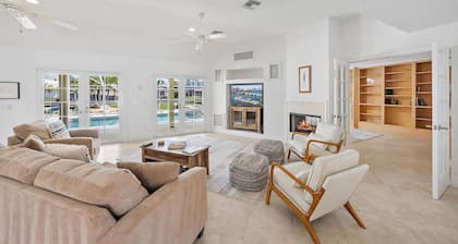 Luxury Waterfront Paradise