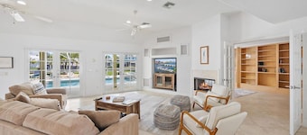 Luxury Waterfront Paradise