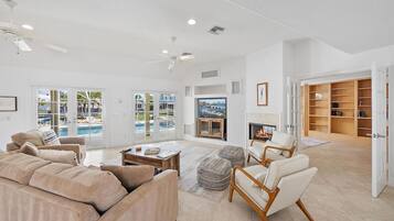 TV connectée, table de tennis de table, chaîne hi-fi