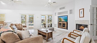 Luxury Waterfront Paradise