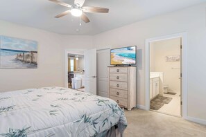 5 slaapkamers, een bureau, een strijkplank/strijkijzer, reisbedje