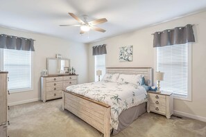 5 bedrooms, desk, iron/ironing board, travel crib