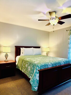 3 室のベッドルーム、アイロン / アイロン台、WiFi (無料)、ベッドシーツ