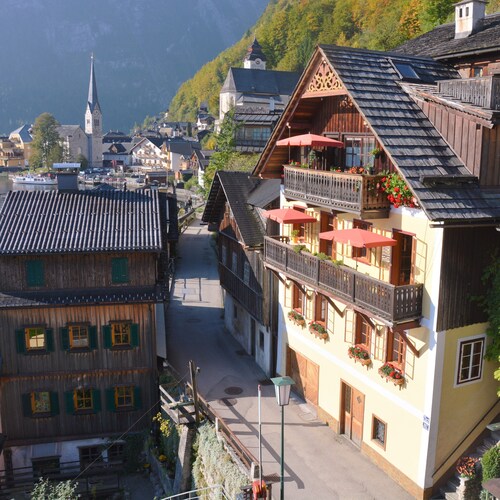 Apartments with a stunning lake view, just 300m from the center of Hallstatt.