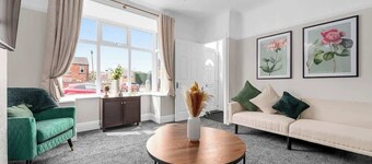 Parking | Luxurious 3Bed Home | Workspace | Wigan