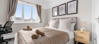 Free Parking | Stunning 3Bedroom Home In Wigan