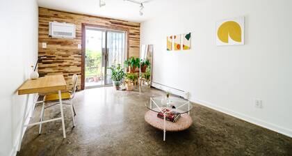 Bright & Spacious Garden Apartment with workspace in Vibrant Bushwick + Parking!