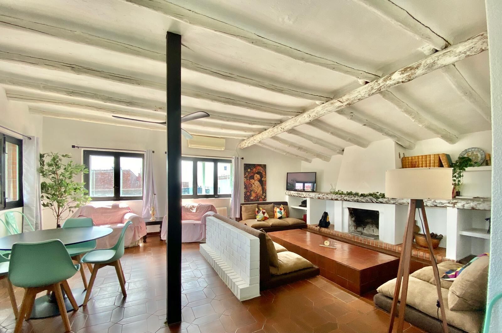 智能电视、 壁炉