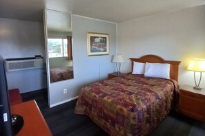 1 slaapkamer, een strijkplank/strijkijzer, gratis wifi, beddengoed