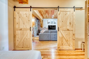 3 bedrooms, iron/ironing board, travel cot, WiFi