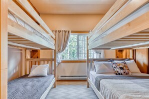 3 bedrooms, iron/ironing board, travel crib, WiFi