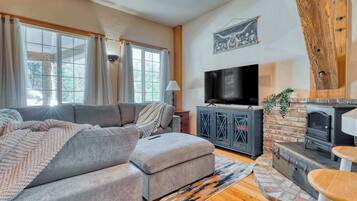 Fernseher, Kamin, Arbeitsbereiche