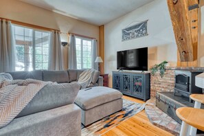 TV, fireplace, offices