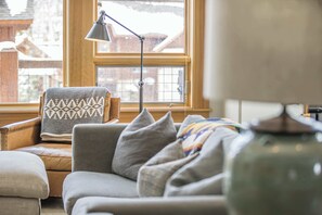 TV, fireplace, offices