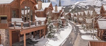 Stunning Ski-In/Ski-Out Mountain Chalet