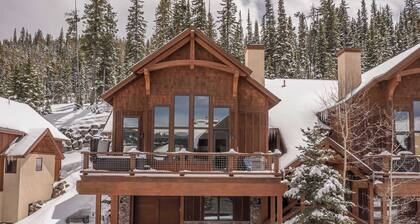 Stunning Ski-In/Ski-Out Mountain Chalet