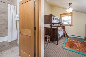 4 habitaciones, escritorio, tabla de planchar con plancha y wifi 