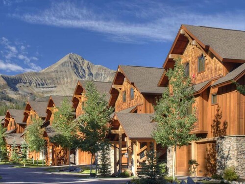 *New Listing* Ski-In/Ski-Out Mountain Chalet w/ Private Hot Tub
