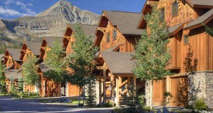 *New Listing* Ski-In/Ski-Out Mountain Chalet w/ Private Hot Tub