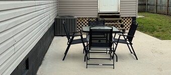 Welcome to The Mayor's Retreat! 4-bedroom house in Evarts KY. Book now