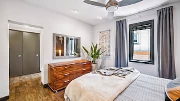 1 Schlafzimmer, Schreibtisch, BĂŒgeleisen/BĂŒgelbrett, Reisekinderbett