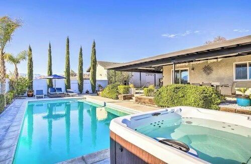 Spacious 4-bedroom house in welcoming Desert Hot Springs with WiFi, AC