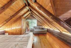 3 bedrooms, WiFi, bed sheets - Cozy Log Cabin with Hot-Tub, Firepit & Prime Catskills Location (Boiceville)