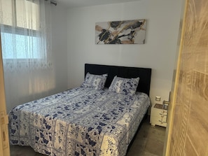 2 bedrooms, WiFi, bed sheets - 100m from the superb Chott Mami beach Le Marin Appart Onyx residence (Beni atta)