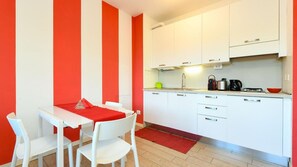 Kühlschrank, Herdplatte, Geschirrspüler