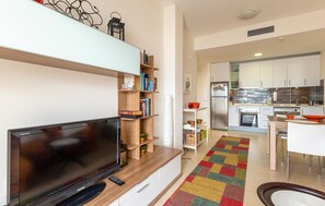 Kühlschrank, Ofen, Herdplatte, Geschirrspüler