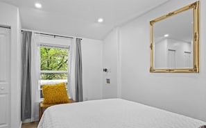 1 habitación, escritorio, tabla de planchar con plancha y wifi