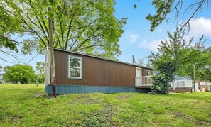 Exterior - The Daisy- Decatur Family Tiny Home (Decatur)