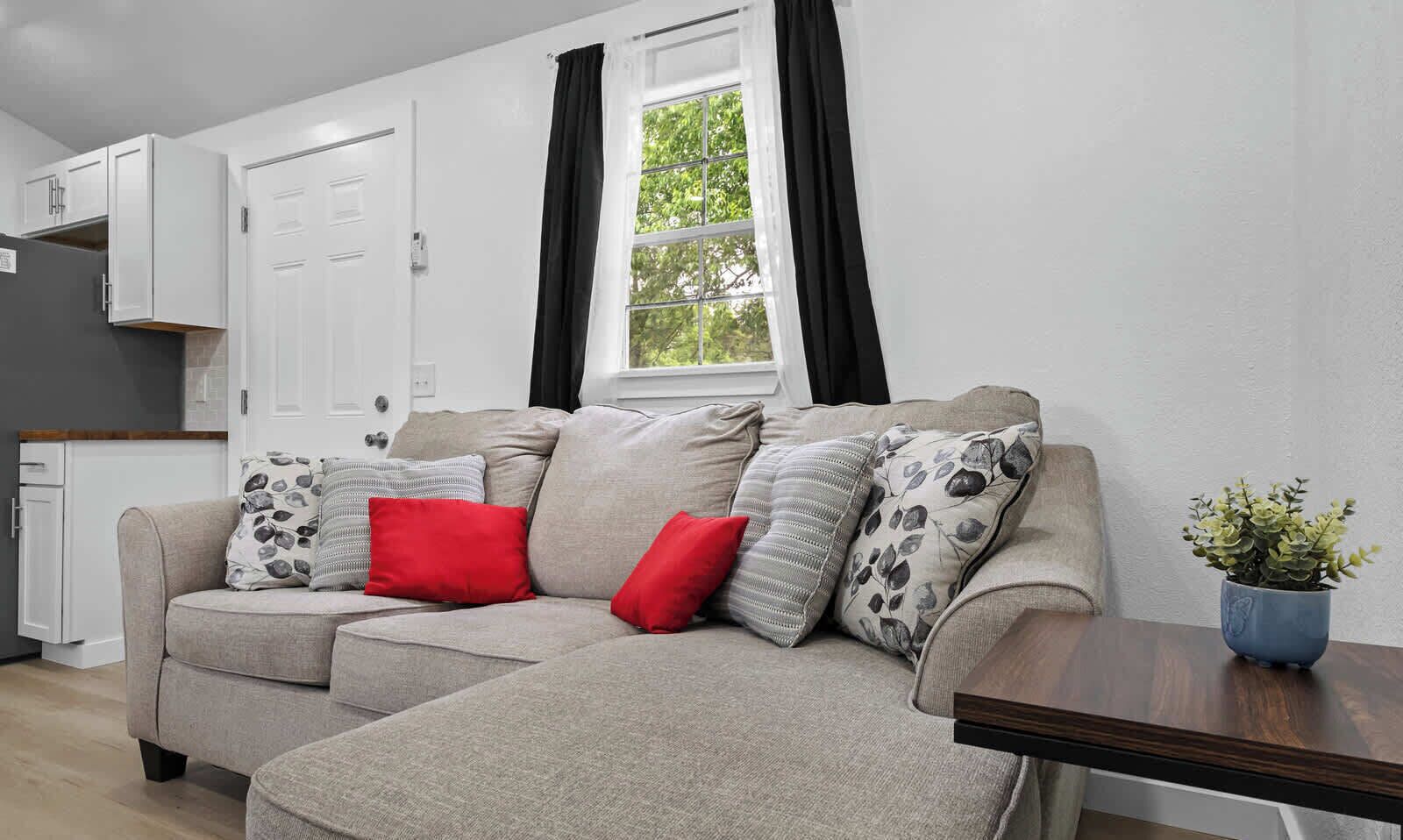 Una televisión, una oficina