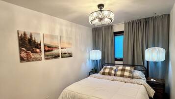 2 bedrooms, travel crib, free WiFi, bed sheets