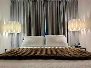 2 bedrooms, travel cot, free WiFi, bed sheets