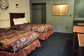 1 slaapkamer, een strijkplank/strijkijzer, gratis wifi, beddengoed