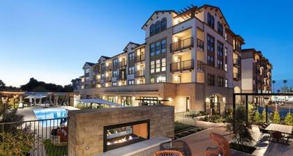 Upscale 1BR Condo w Fireplace at Murphy Station