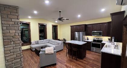 Downtown Retreat Overlooking Main Street Sabetha - Modern & Cozy