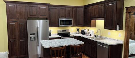 Frigorífic, microones, forn i placa de cuina