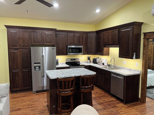 Downtown Retreat Overlooking Main Street Sabetha - Modern & Cozy