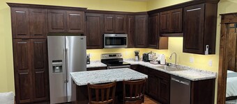 Downtown Retreat Overlooking Main Street Sabetha - Modern & Cozy