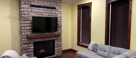 Smart TV, fireplace