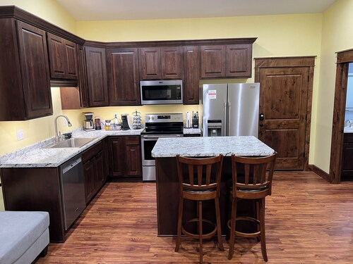 Business Stay Made Easy - Downtown Sabetha Apartment Suite with Workspace