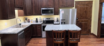 Business Stay Made Easy - Downtown Sabetha Apartment Suite with Workspace