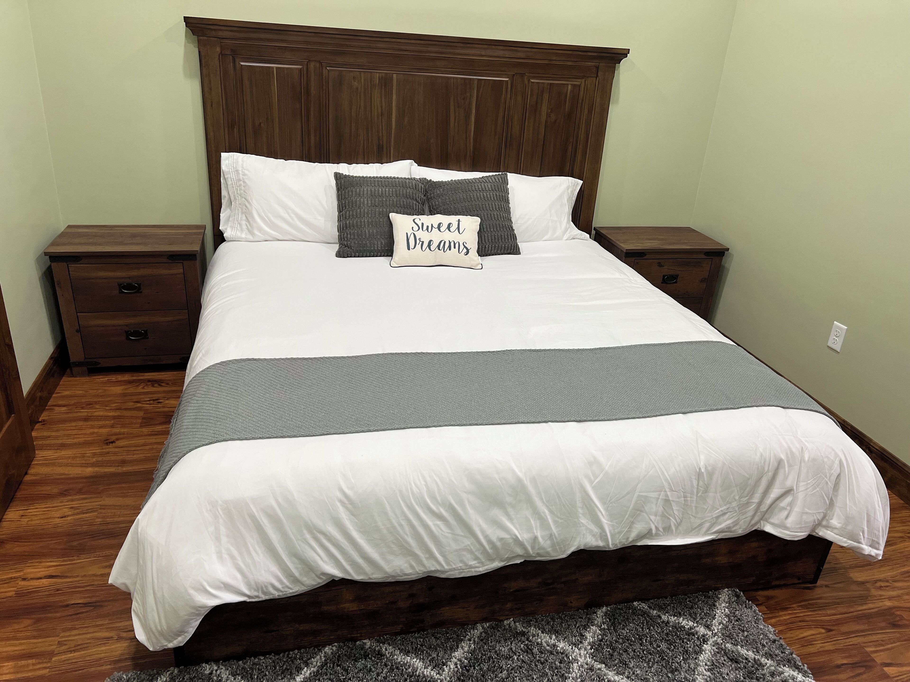 1 bedroom, desk, iron/ironing board, WiFi