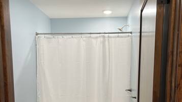 Hårføner, håndklær, såpe og sjampo