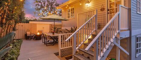 屋外ダイニングエリア