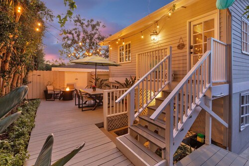Ocean-View Retreat • Walk to La Jolla Cove & Village • Full Kitchen • Modern 1BR